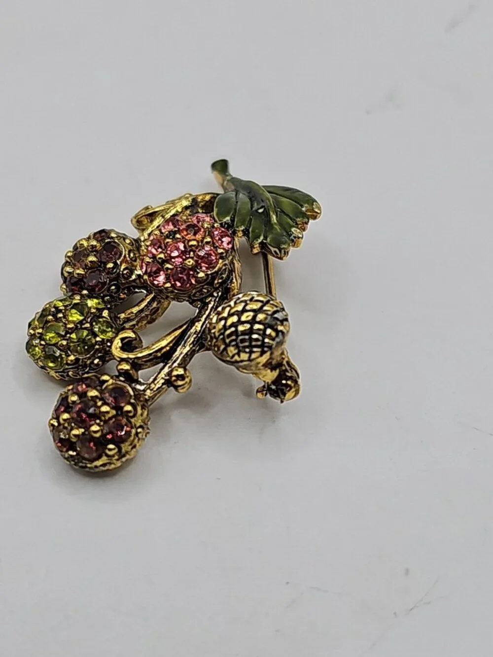 VTG Brooch Gold -Tone  Holly craft Signed